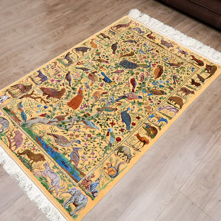 最高級ペルシャ絨毯クム、シルク100％ 楽園の鳥と動物　162×107cm（FL-13283）