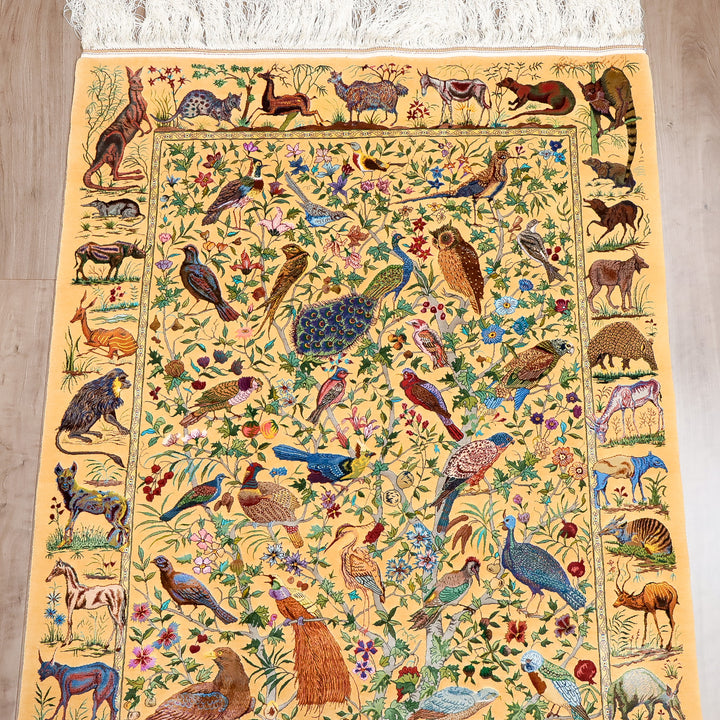 最高級ペルシャ絨毯クム、シルク100％ 楽園の鳥と動物　162×107cm（FL-13283）
