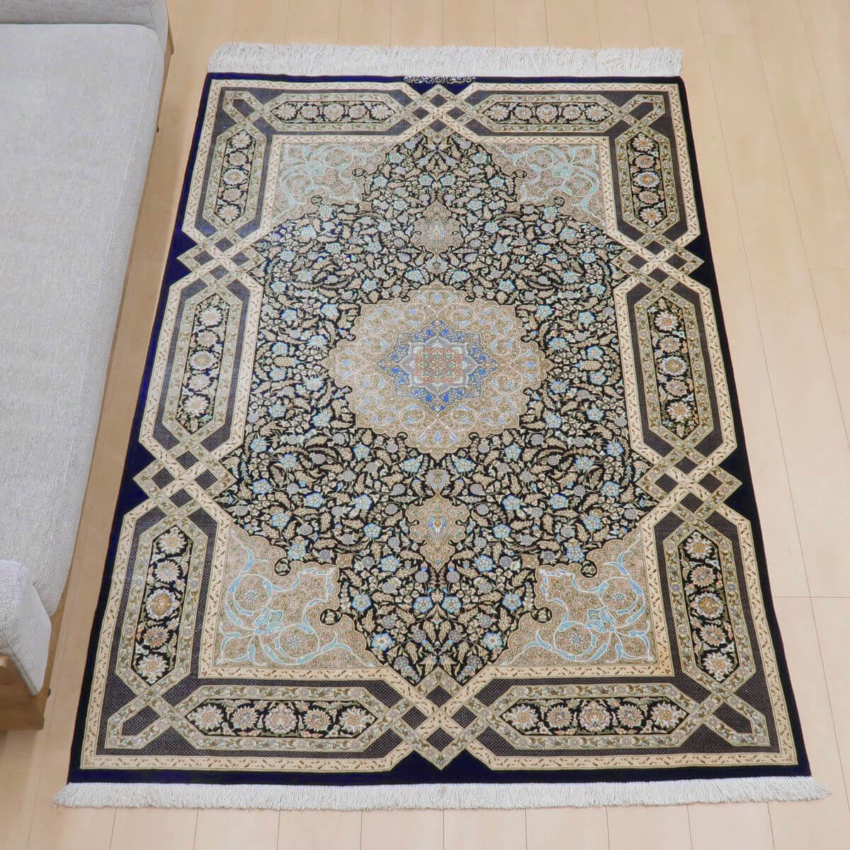 高級ペルシャ絨毯クム、シルク100％ 203×134cm（FL-22186） – ギャッベ