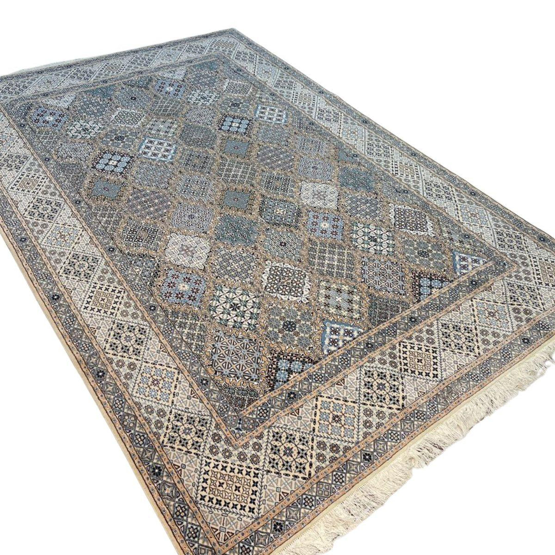 最高級ペルシャ絨毯（ナイン産）ハビビアン工房　308×208cm（FL-70366）