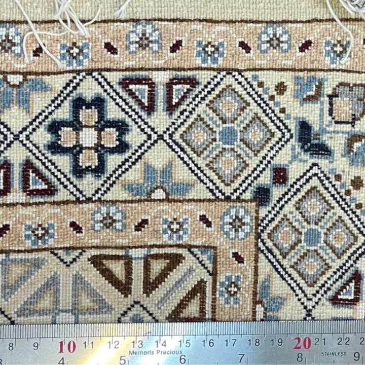 最高級ペルシャ絨毯（ナイン産）ハビビアン工房　308×208cm（FL-70366）