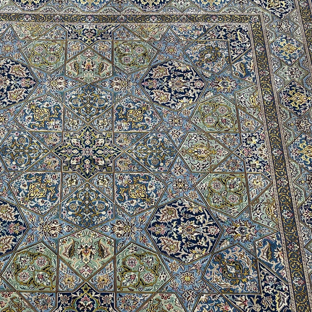 最高級ペルシャ絨毯（ナイン産）ハビビアン工房　208×206cm（FL-70375）