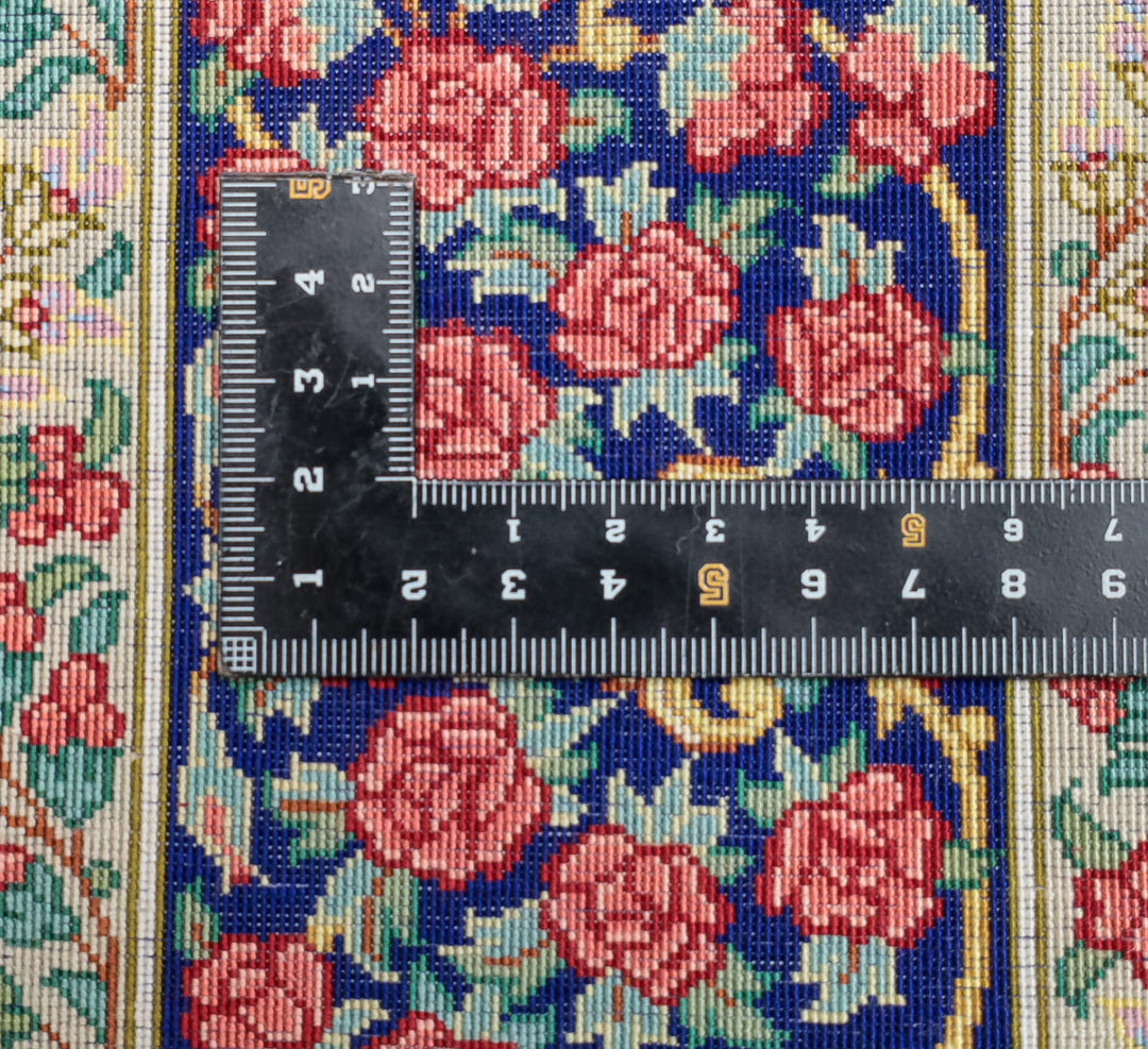高級ペルシャ絨毯クム、シルク100％　KHAKI工房　メダリオン柄　151×98cm（FN-13289）