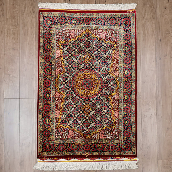 高級ペルシャ絨毯クム、シルク100％　KHAKI工房　メダリオン柄　151×98cm（FN-13289）