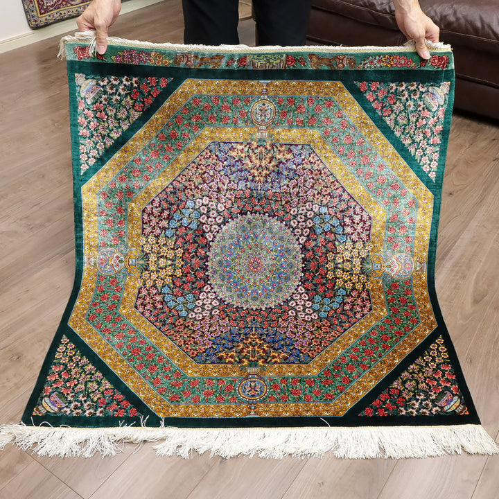 高級ペルシャ絨毯 クム産 シルク100％ TAKHTE JAMSHID工房｜八角形枠・花メダリオン柄 グリーン×マルチカラー｜105×99cm（FS-13299）