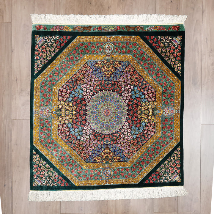 高級ペルシャ絨毯 クム産 シルク100％ TAKHTE JAMSHID工房｜八角形枠・花メダリオン柄 グリーン×マルチカラー｜105×99cm（FS-13299）