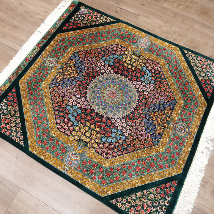 高級ペルシャ絨毯 クム産 シルク100％ TAKHTE JAMSHID工房｜八角形枠・花メダリオン柄 グリーン×マルチカラー｜105×99cm（FS-13299）