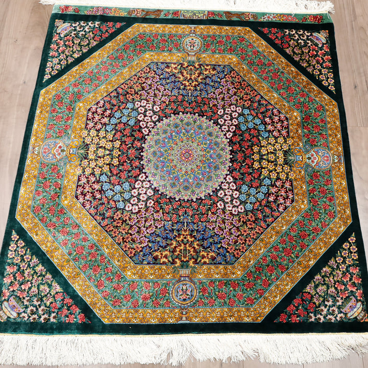 高級ペルシャ絨毯 クム産 シルク100％ TAKHTE JAMSHID工房｜八角形枠・花メダリオン柄 グリーン×マルチカラー｜105×99cm（FS-13299）