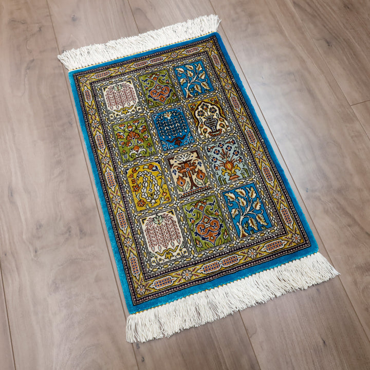 高級ペルシャ絨毯 クム産 シルク100％｜ケシュティ柄（12区画） ターコイズ×マルチカラー｜43×28cm（FS-13337）
