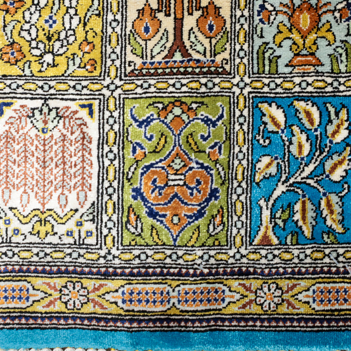 高級ペルシャ絨毯 クム産 シルク100％｜ケシュティ柄（12区画） ターコイズ×マルチカラー｜43×28cm（FS-13337）