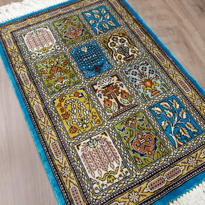 高級ペルシャ絨毯 クム産 シルク100％｜ケシュティ柄（12区画） ターコイズ×マルチカラー｜43×28cm（FS-13337）