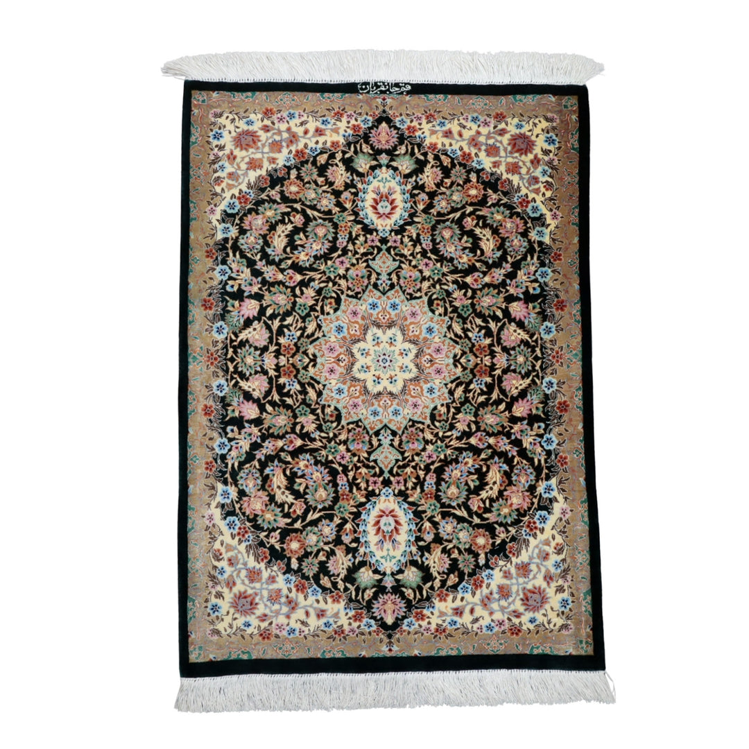 高級ペルシャ絨毯 クム産 シルク100％ JAN GHORBAN工房｜トランジ柄 ブラック×アイボリー｜88×61cm（FS-13365）