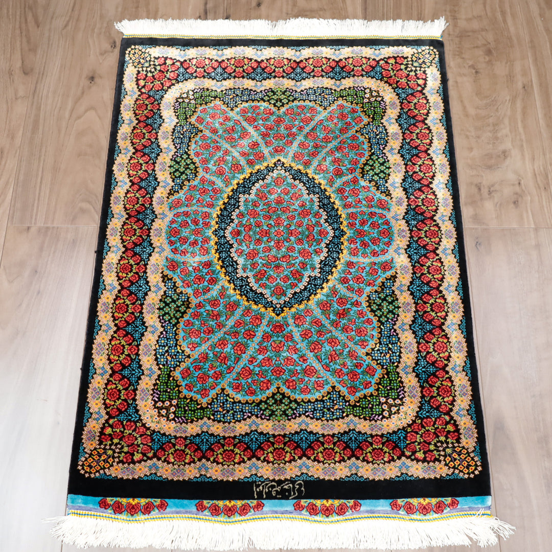 高級ペルシャ絨毯 クム産 シルク100％ KHAKI工房｜薔薇柄 ターコイズ×レッド｜80×60cm（FS-13367）