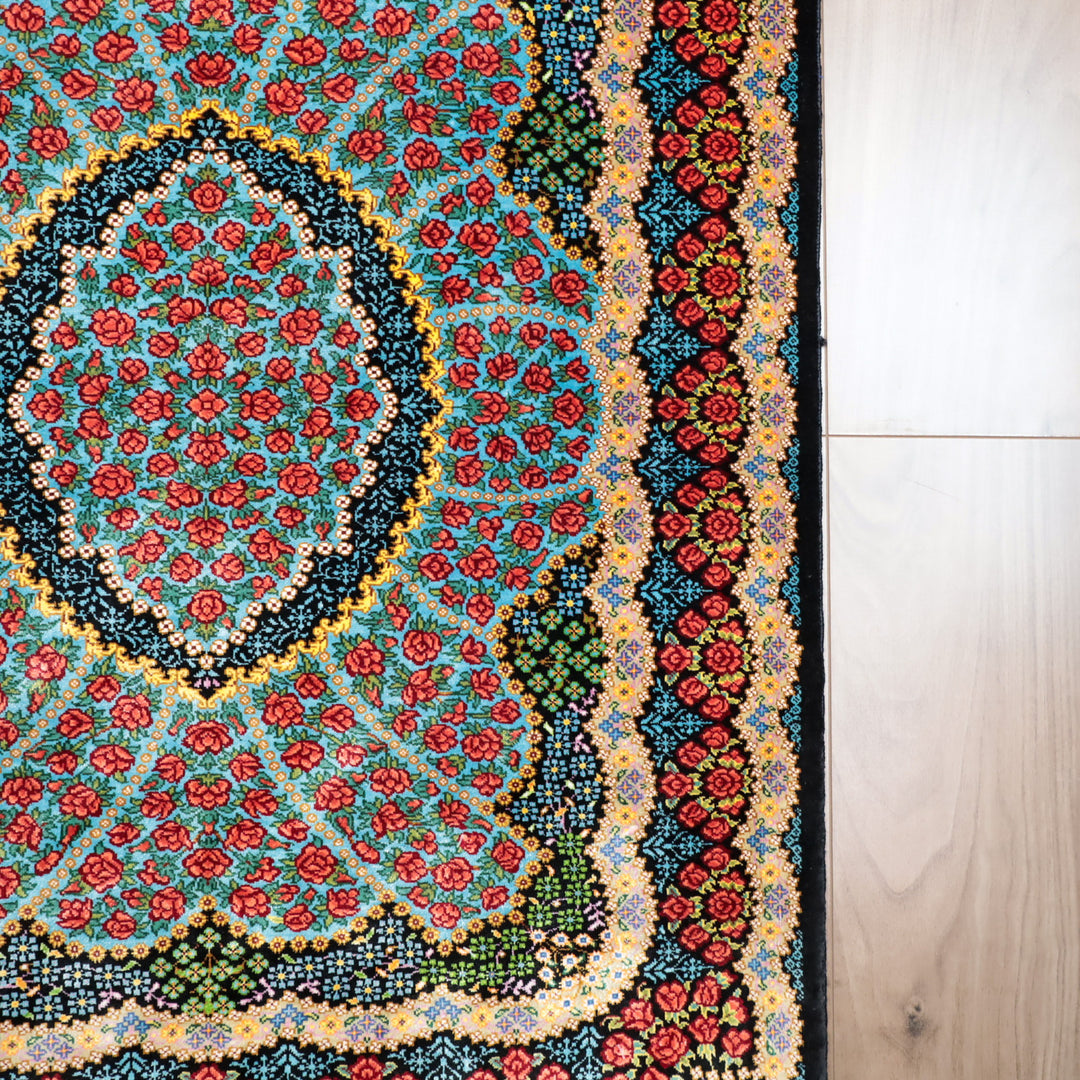 高級ペルシャ絨毯 クム産 シルク100％ KHAKI工房｜薔薇柄 ターコイズ×レッド｜80×60cm（FS-13367）