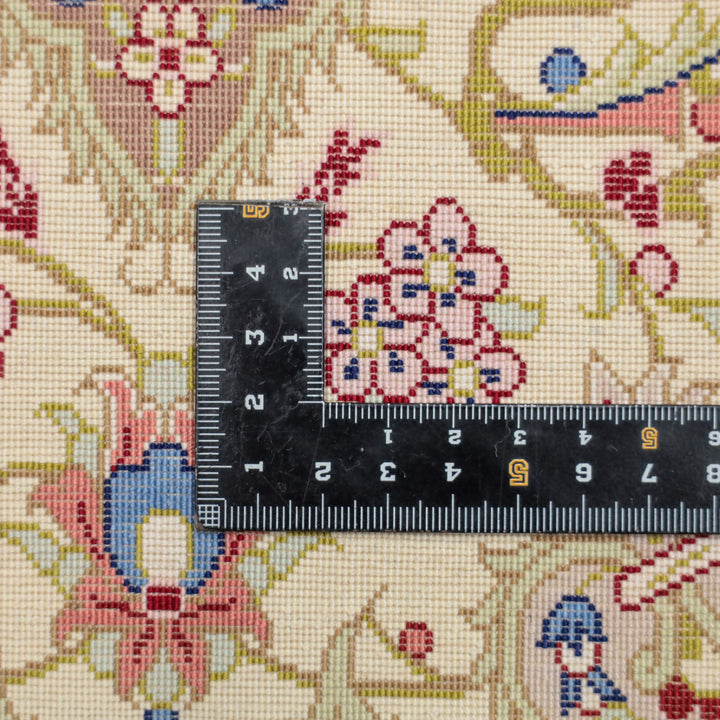 高級ペルシャ絨毯 クム産 シルク100％ VAHDAT工房｜花メダリオン柄 クリームイエロー×モーヴ｜94×60cm（FS-13378）
