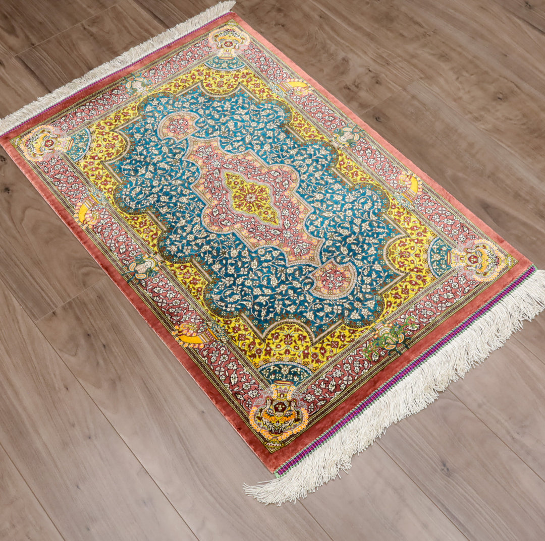 高級ペルシャ絨毯 クム産 シルク100％ BAGHERMANESH工房｜メダリオン柄 ブルーグリーン×ローズ｜89×60cm（FS-13380）