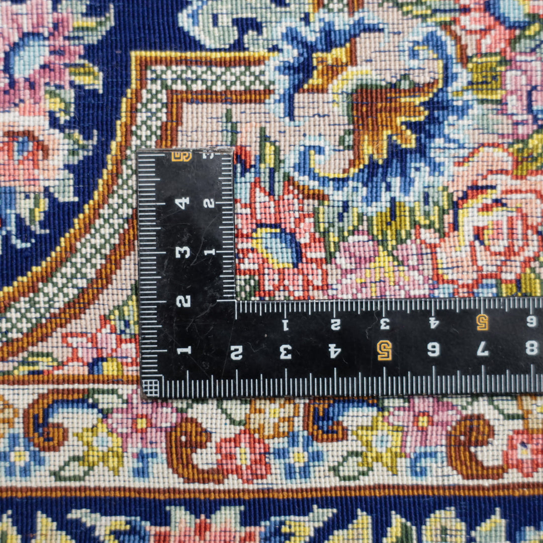 高級ペルシャ絨毯 クム産 シルク100％ SADEGHZADEH工房｜花メダリオン柄 ネイビー×ローズベージュ｜84×59cm（FS-13382）