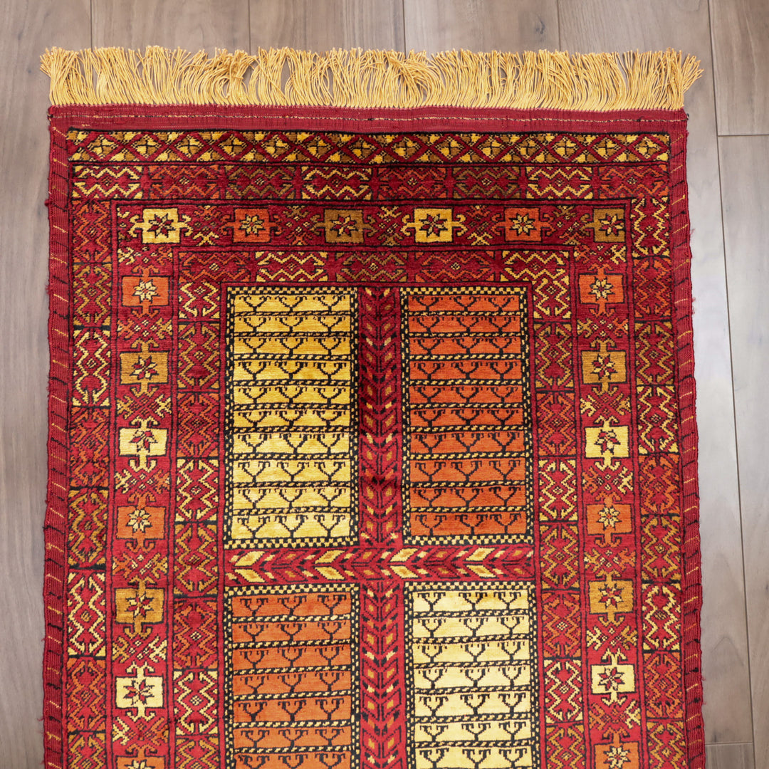 ペルシャ絨毯 トルクメン産 シルク100％ 両面手織り｜ギュル・四区画柄 レッド×ゴールド｜86×61cm（FS-13384）