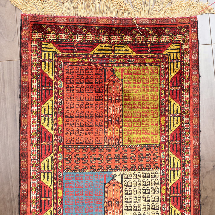 ペルシャ絨毯 トルクメン産 シルク100％ 両面手織り｜ギュル・区画柄 レッド×ゴールド｜64×43cm（FS-13386）