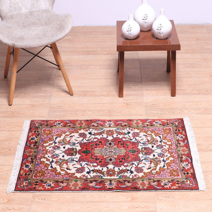 ペルシャ絨毯（イラン産）タブリーズ　92×62cm（FS-70011）