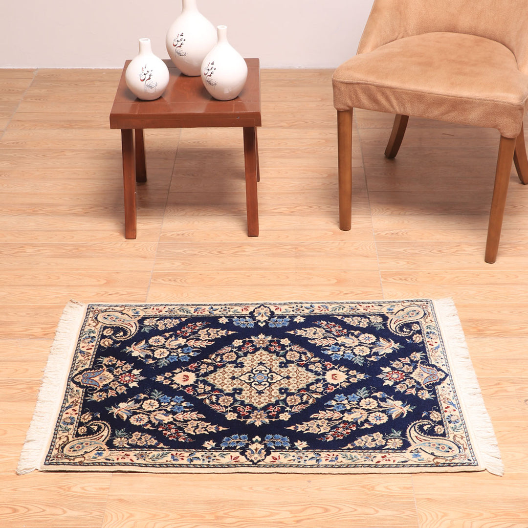 ペルシャ絨毯（イラン産）ナイン　88×60cm（FS-70013）