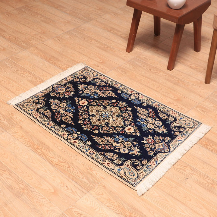 ペルシャ絨毯（イラン産）ナイン　88×60cm（FS-70013）