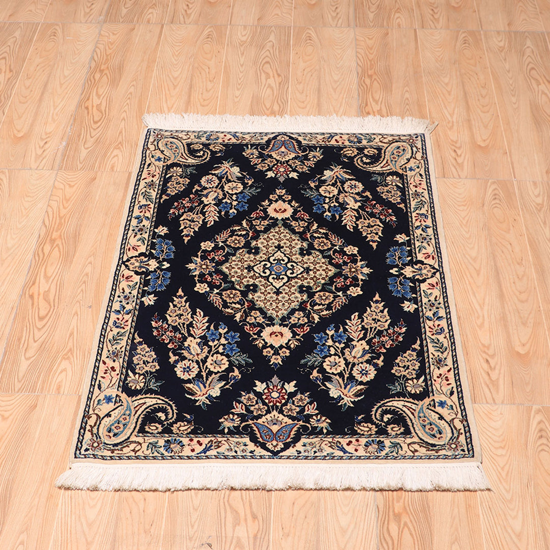 ペルシャ絨毯（イラン産）ナイン　88×60cm（FS-70013）