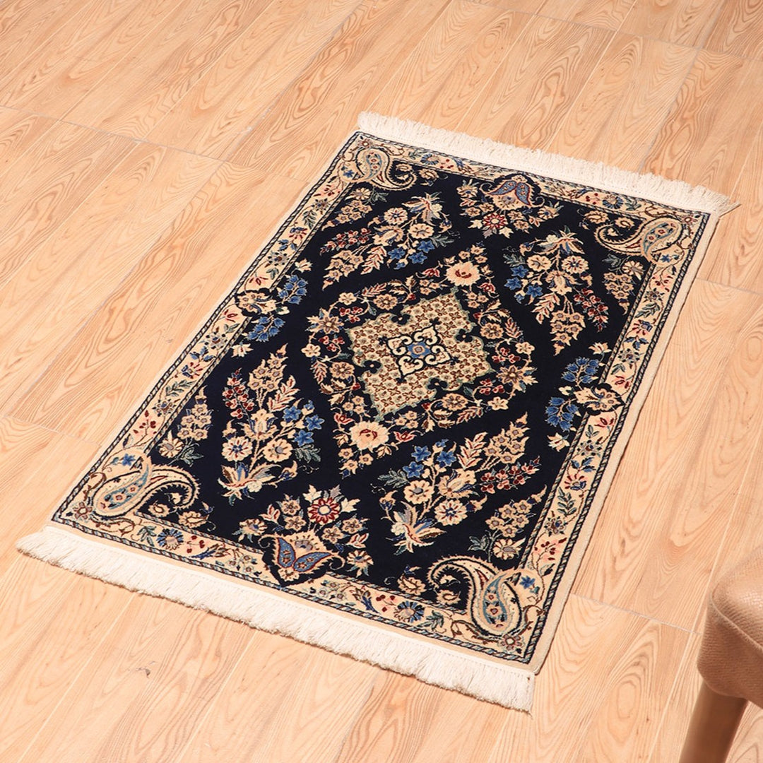 ペルシャ絨毯（イラン産）ナイン　88×60cm（FS-70013）