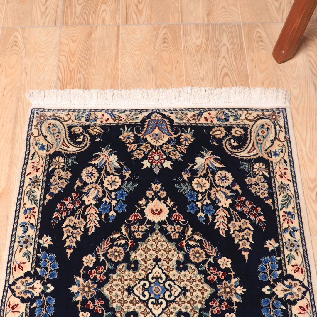 ペルシャ絨毯（イラン産）ナイン　88×60cm（FS-70013）