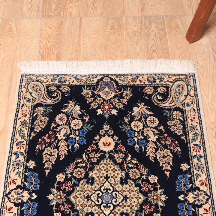 ペルシャ絨毯（イラン産）ナイン　88×60cm（FS-70013）