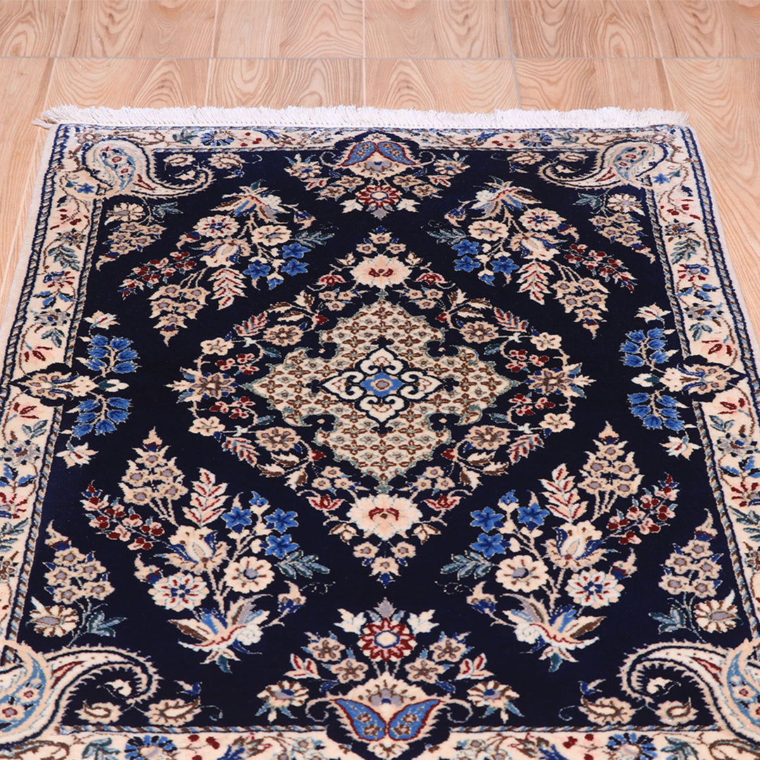 ペルシャ絨毯（イラン産）ナイン　86×61cm（FS-70014）