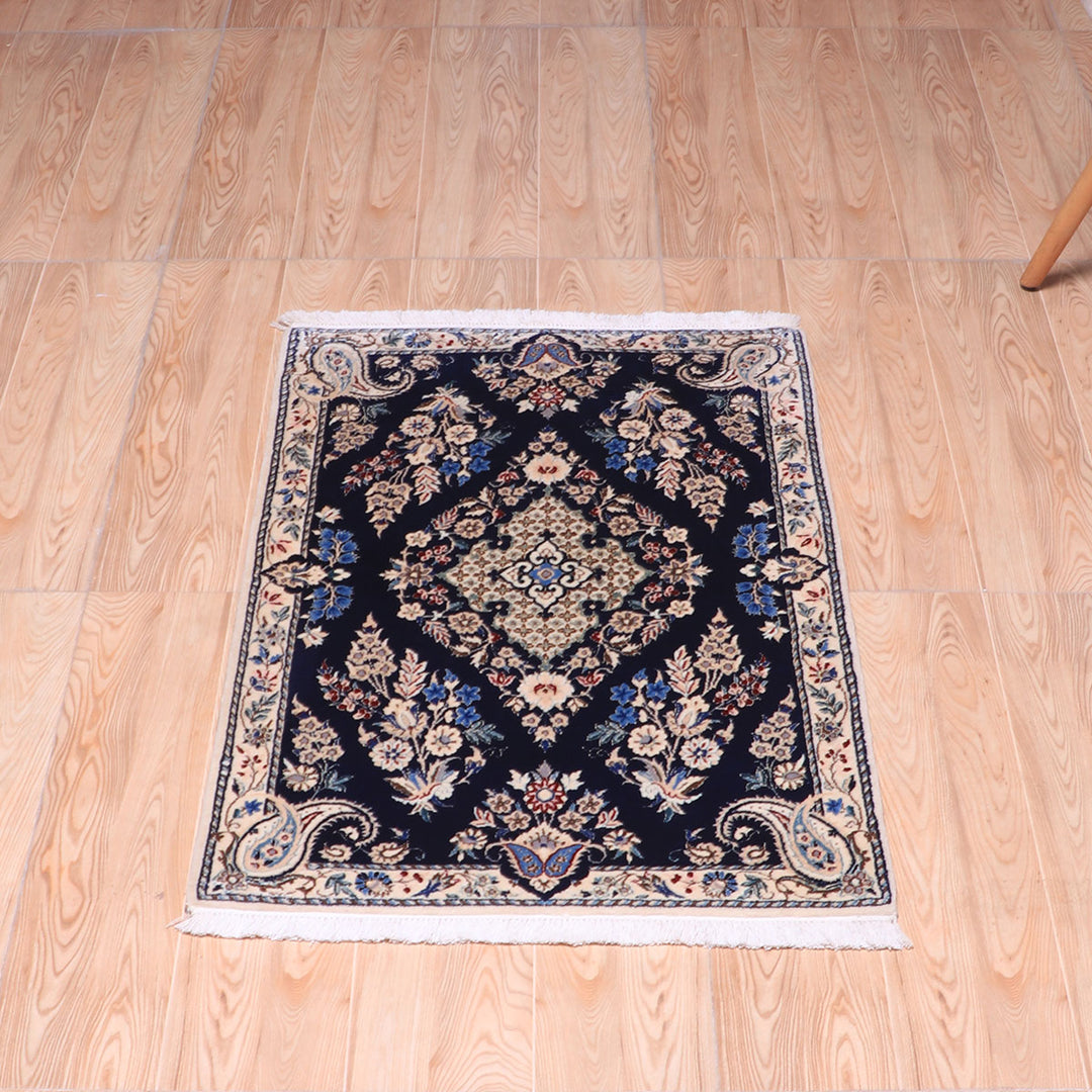 ペルシャ絨毯（イラン産）ナイン　86×61cm（FS-70014）