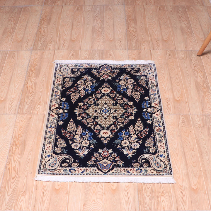 ペルシャ絨毯（イラン産）ナイン　86×61cm（FS-70014）