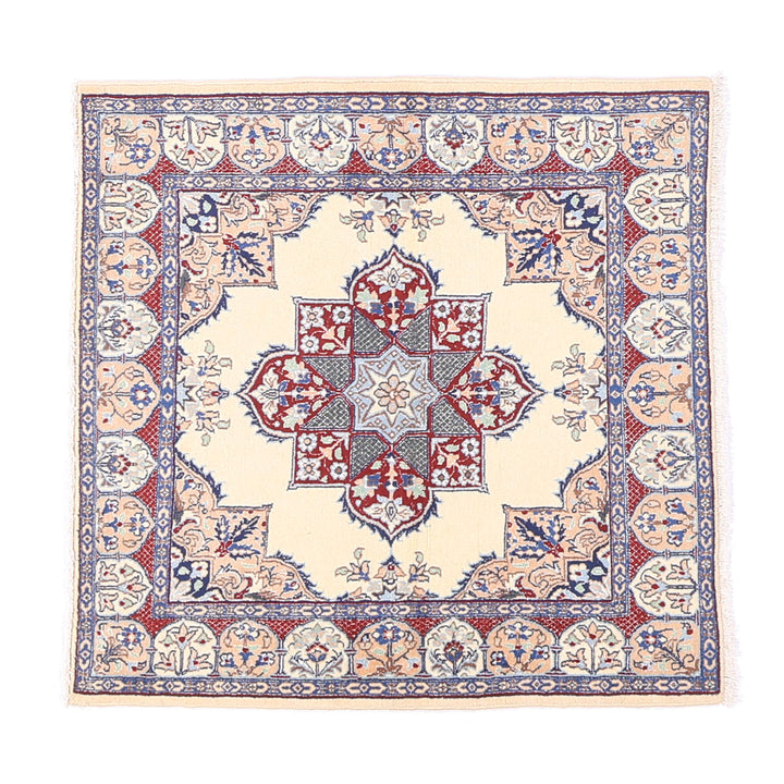 ペルシャ絨毯（イラン産）ナイン　103×99cm（FS-70023）