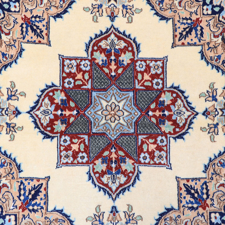 ペルシャ絨毯（イラン産）ナイン　103×99cm（FS-70023）