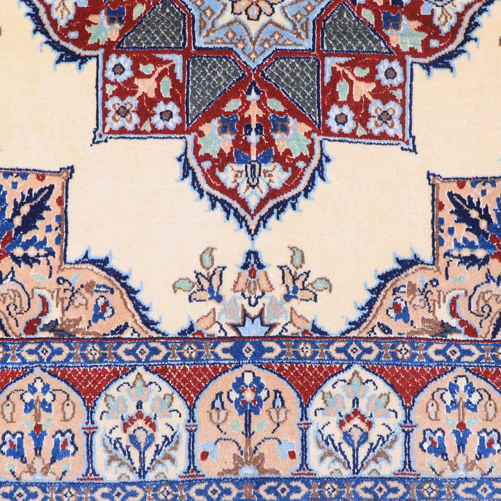 ペルシャ絨毯（イラン産）ナイン　103×99cm（FS-70023）