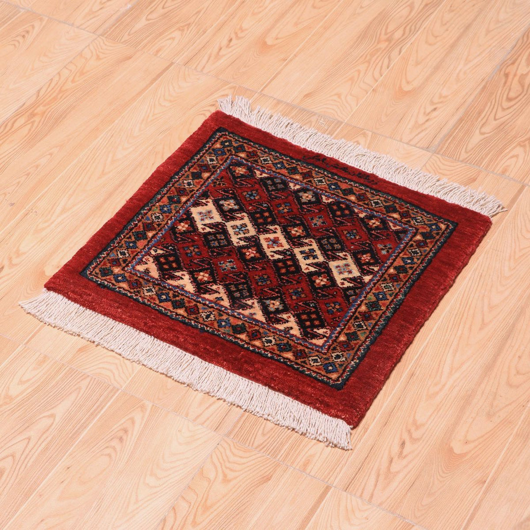 ペルシャ絨毯（イラン産）ビジャー　46×41cm（FS-70030）