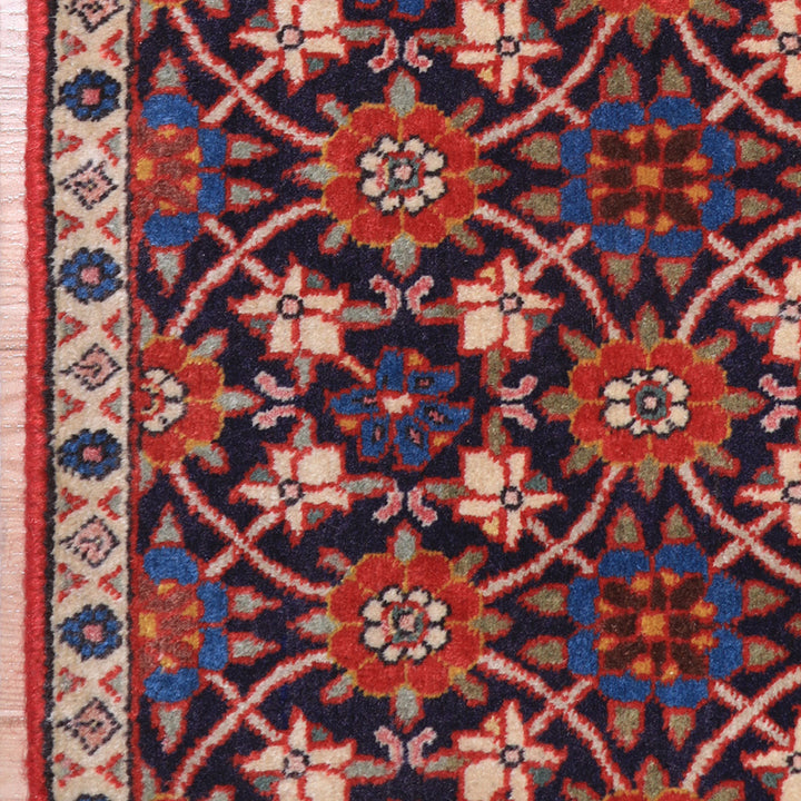 ペルシャ絨毯（イラン産）ヴァラミーン　84×46cm（FS-70050）