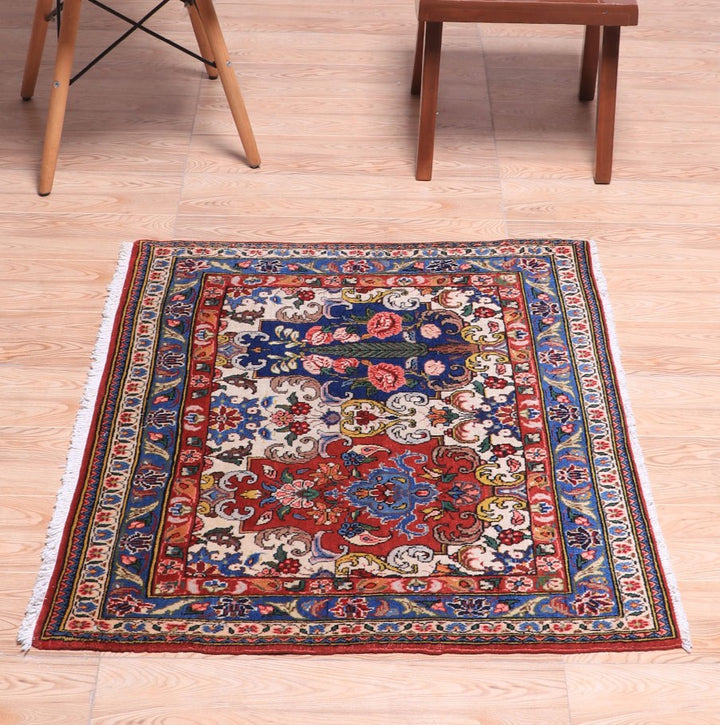 ペルシャ絨毯（イラン産）イスファハンアンティーク　94×81cm（FS-70051）