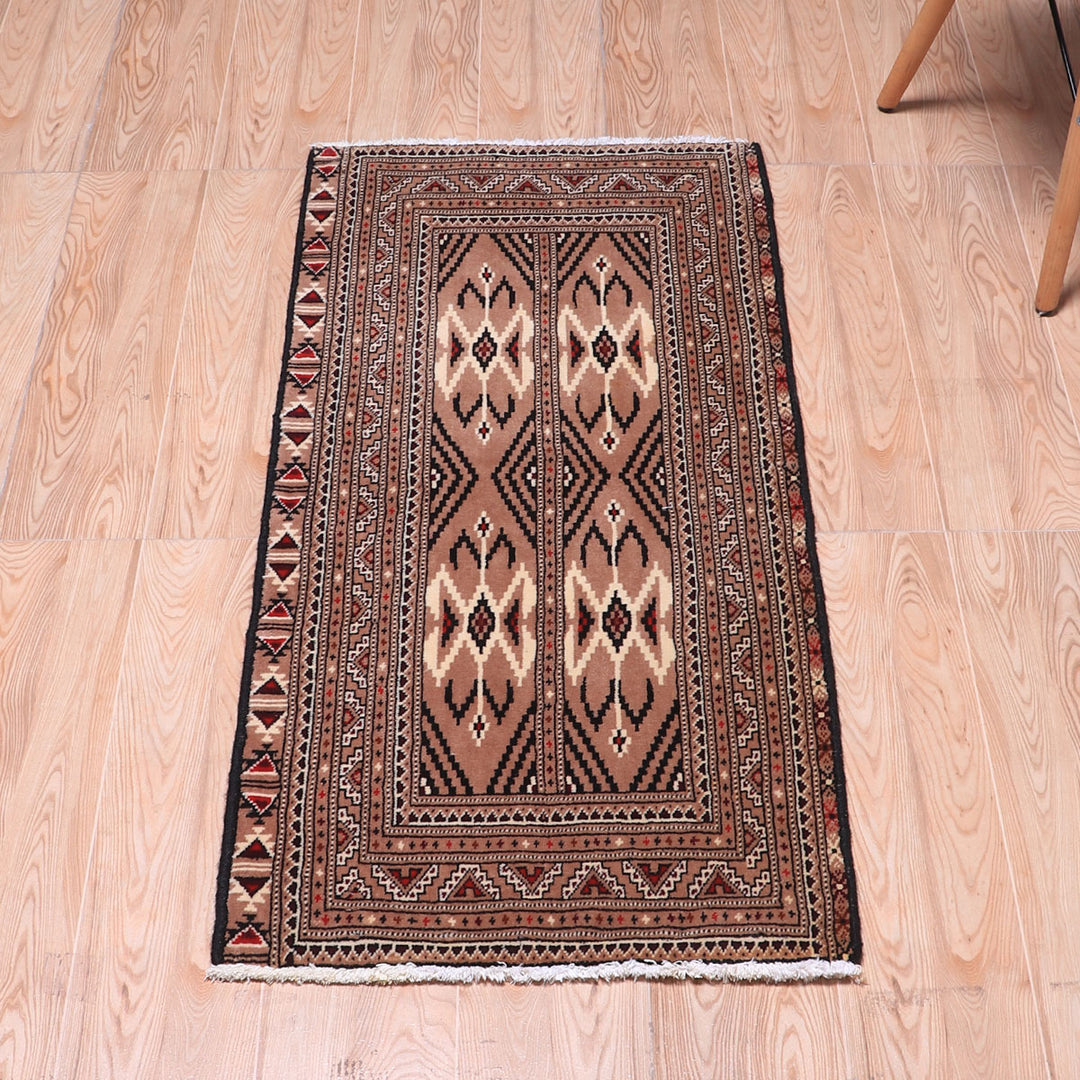 ペルシャ絨毯（イラン産）トルクメン　112×51cm（FS-70053）
