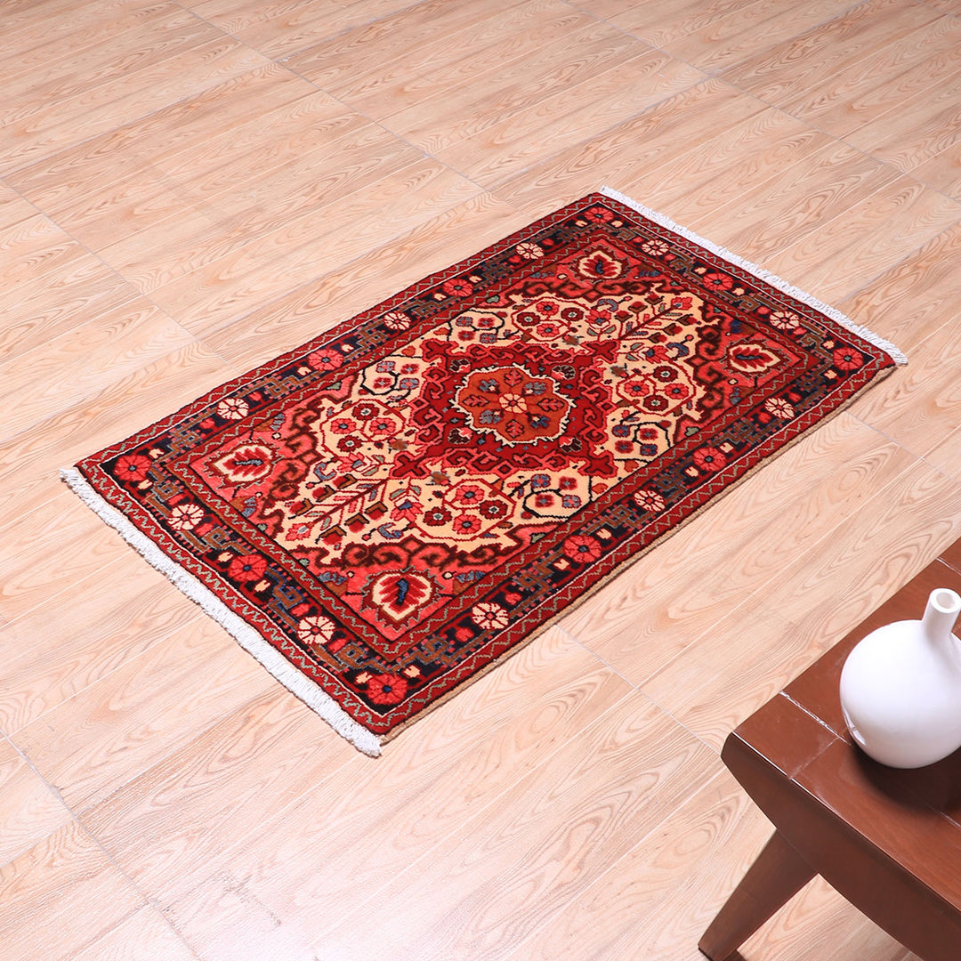 ペルシャ絨毯（イラン産）バクティアリ　103×63cm（FS-70062）