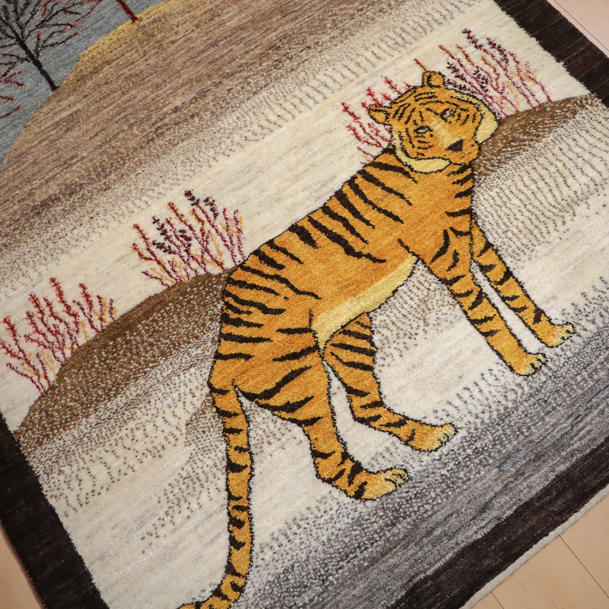プレミアムギャッベ,ルリバフ,192×151cm,高級手織りウール,虎デザイン