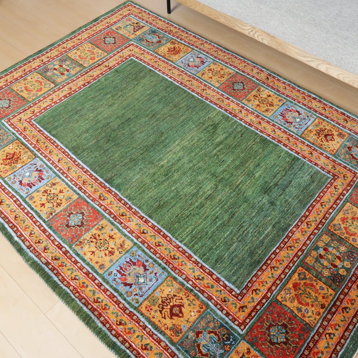 プレミアムギャッベ,ルリバフ,グリーン無地,ゴールドパッチワーク