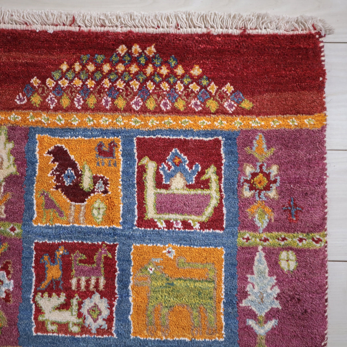 ギャッベ,ラグ,ルリバフ,タイル柄,動物モチーフ,57×53cm,高密度,手織り