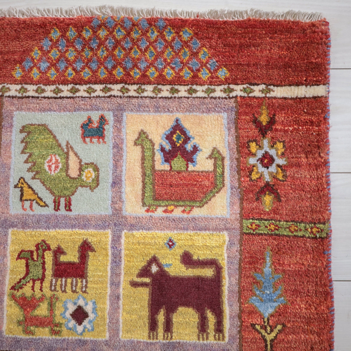 ギャッベ,ラグ,ルリバフ,タイル柄,動物モチーフ,62×60cm,高密度,手織り