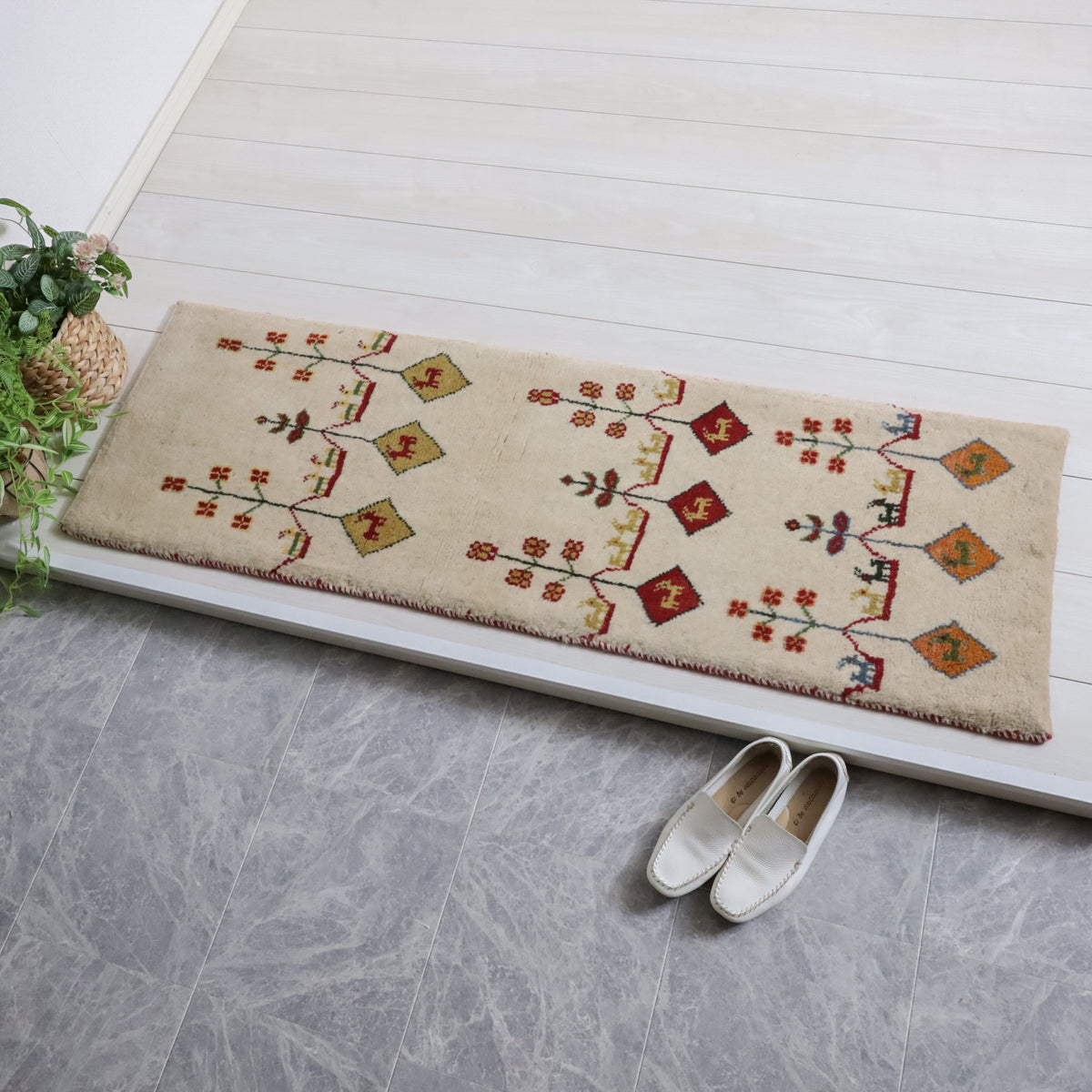 手織りギャッベ,ランナーラグ,148×47cm｜高品質ウール,アイボリー×花と