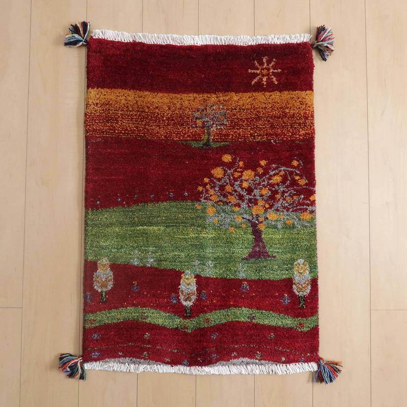 ギャッベ／ルリバフ 85×61cm（HSS-77679）は、手織りのギャッベラグが、ウールの温かみを感じさせる色合いで、ペルシャ絨毯専門店の通販商品として床に置かれている。