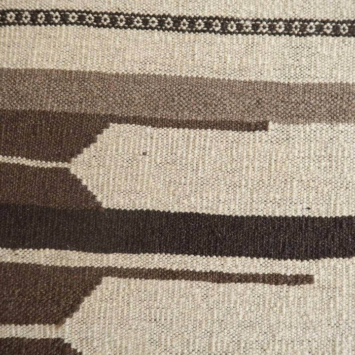 手織りのウールで丁寧に作られたギャッベラグの模様が、ペルシャ絨毯専門店の通販で見られる。