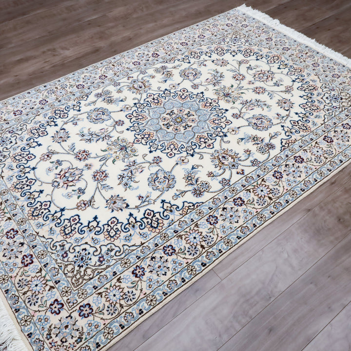 ペルシャ絨毯　ナイン産　メダリオン柄　198×130cm（FL-13276）