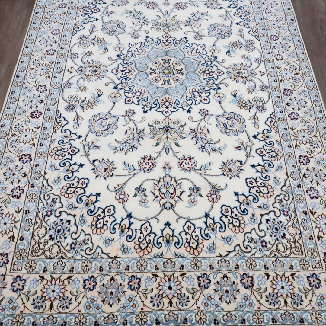 ペルシャ絨毯　ナイン産　メダリオン柄　198×130cm（FL-13276）